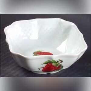 Louis Lourioux "Strawberry" collection, created by Philippe Deshoulières Bowl